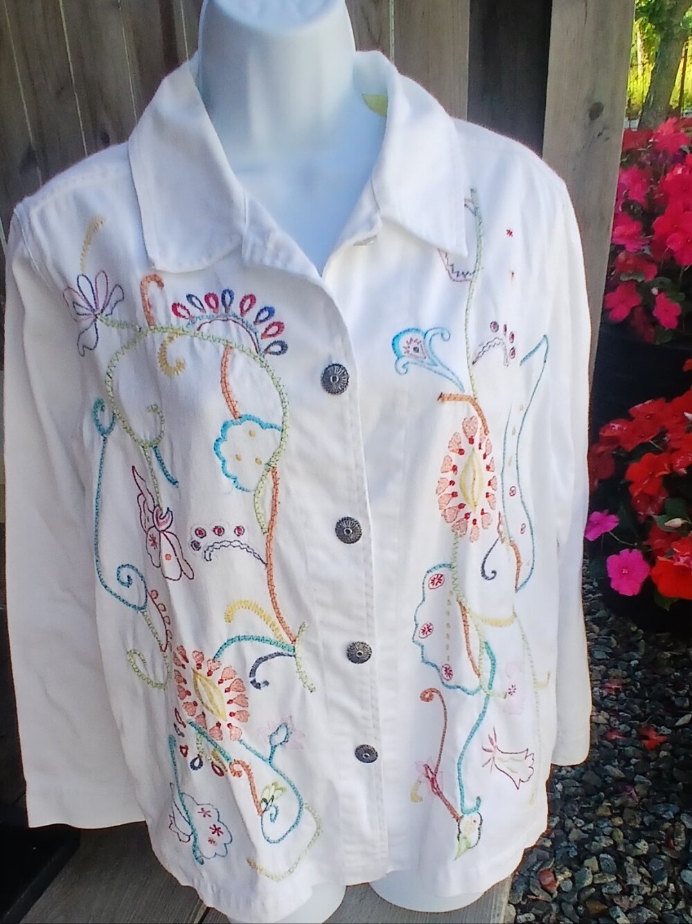 Vintage White Stag White Jean Jacker with Embroidered Floral Accents. Sz M.